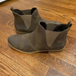 Brown Rocket Dog Maylon Chelsea Boot size 11